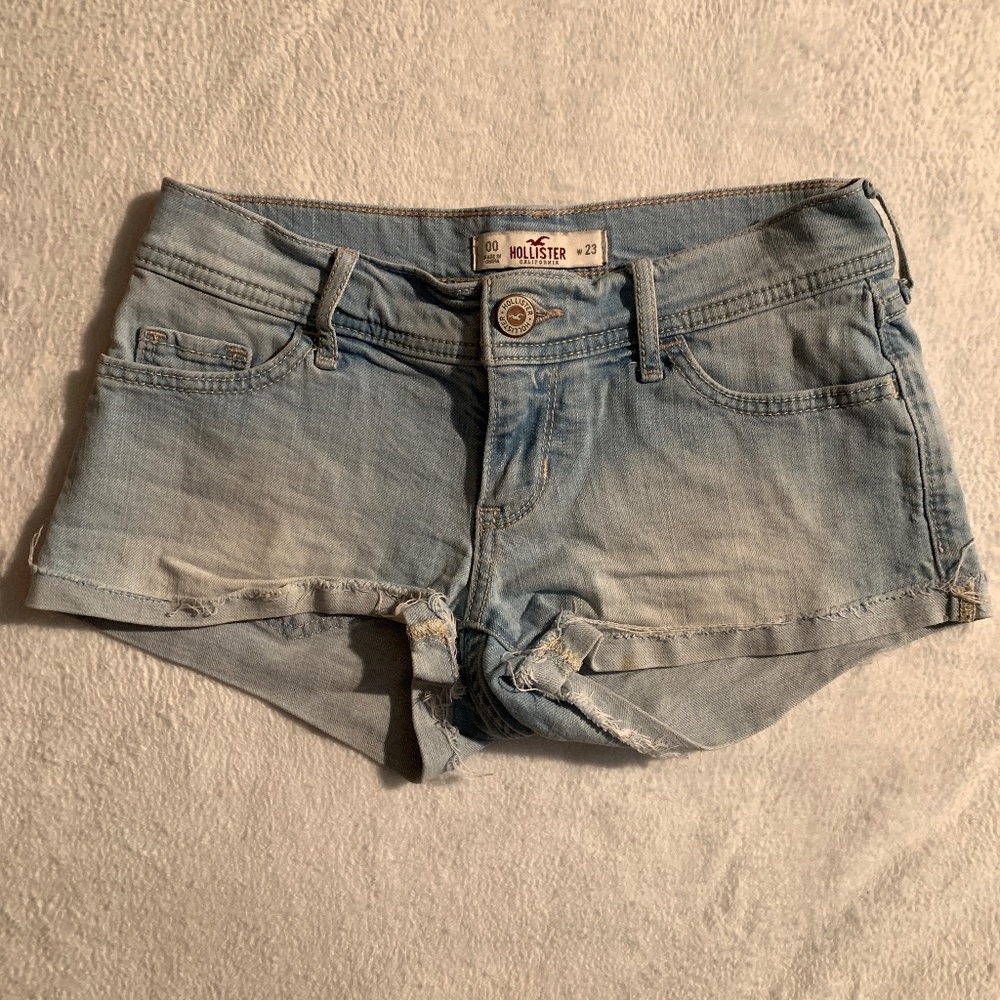 Hollister light wash denim shorts size 00 W23